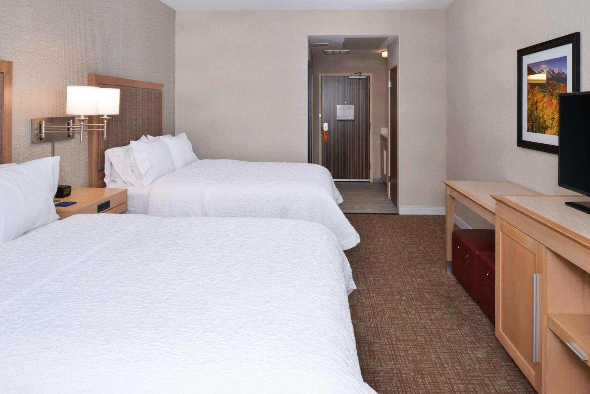 Hampton Inn & Suites Denver-Speer Boulevard Exterior photo