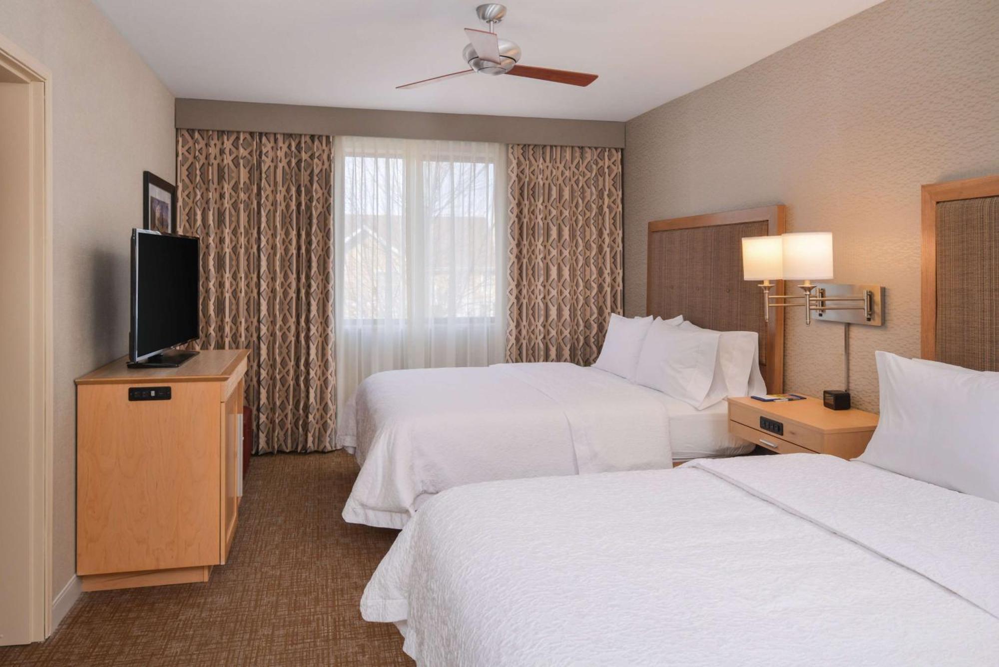 Hampton Inn & Suites Denver-Speer Boulevard Exterior photo