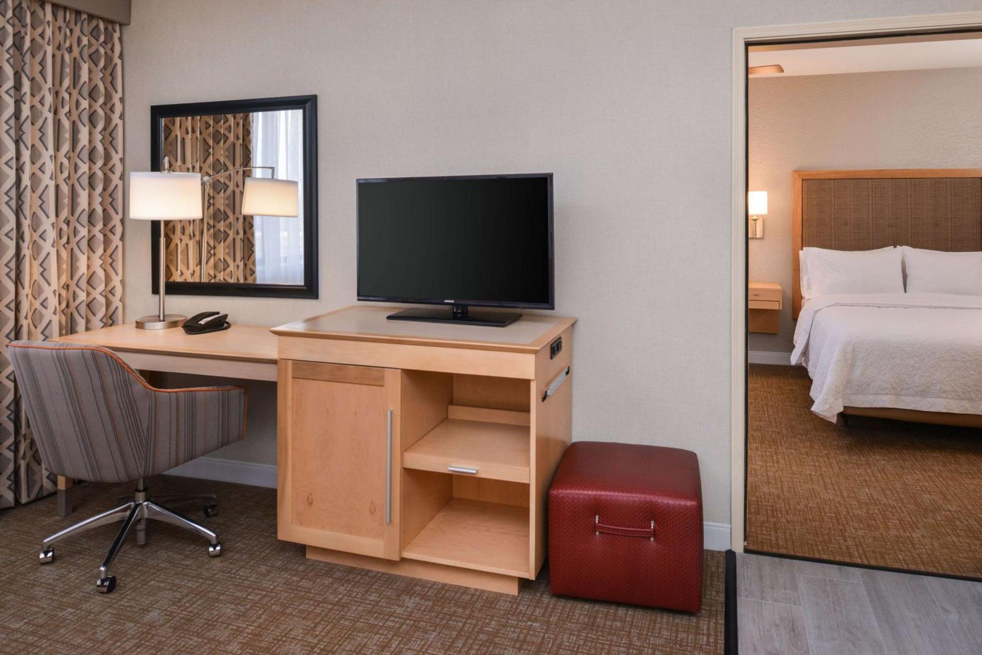Hampton Inn & Suites Denver-Speer Boulevard Exterior photo
