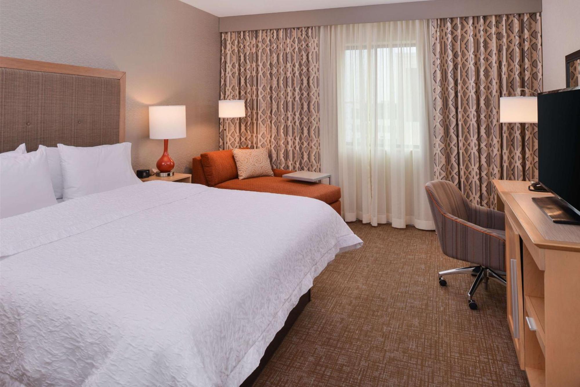 Hampton Inn & Suites Denver-Speer Boulevard Exterior photo