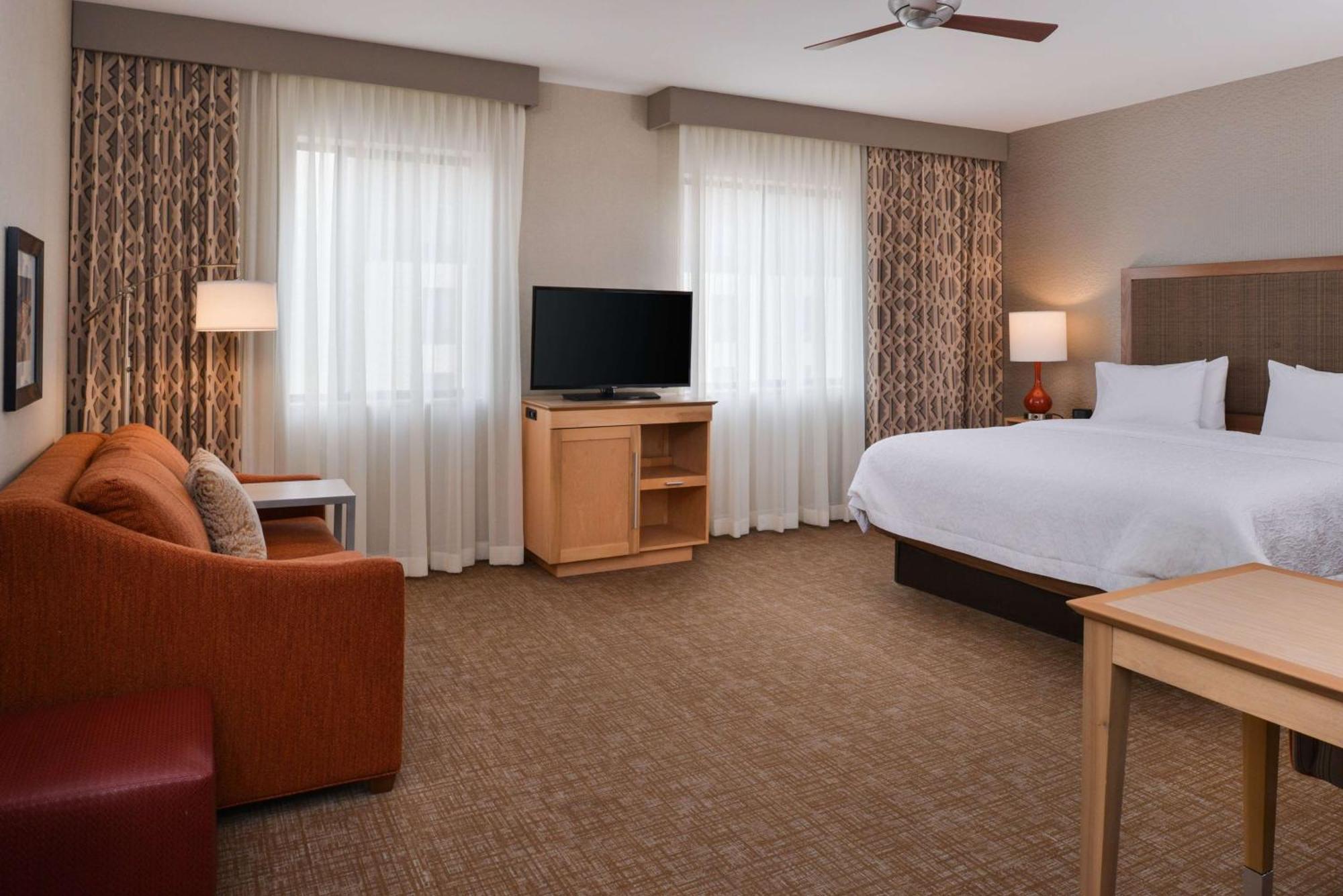 Hampton Inn & Suites Denver-Speer Boulevard Exterior photo