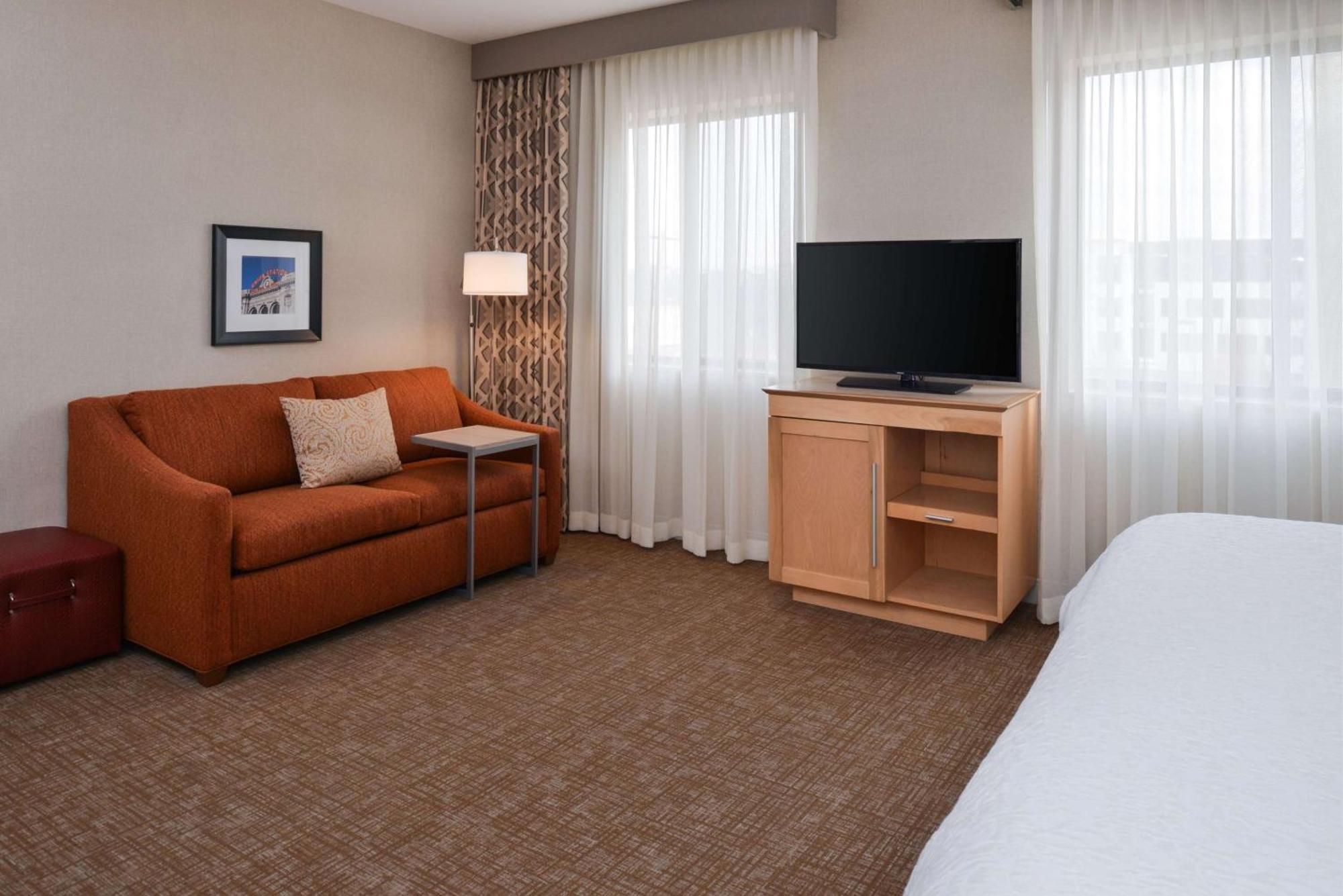 Hampton Inn & Suites Denver-Speer Boulevard Exterior photo