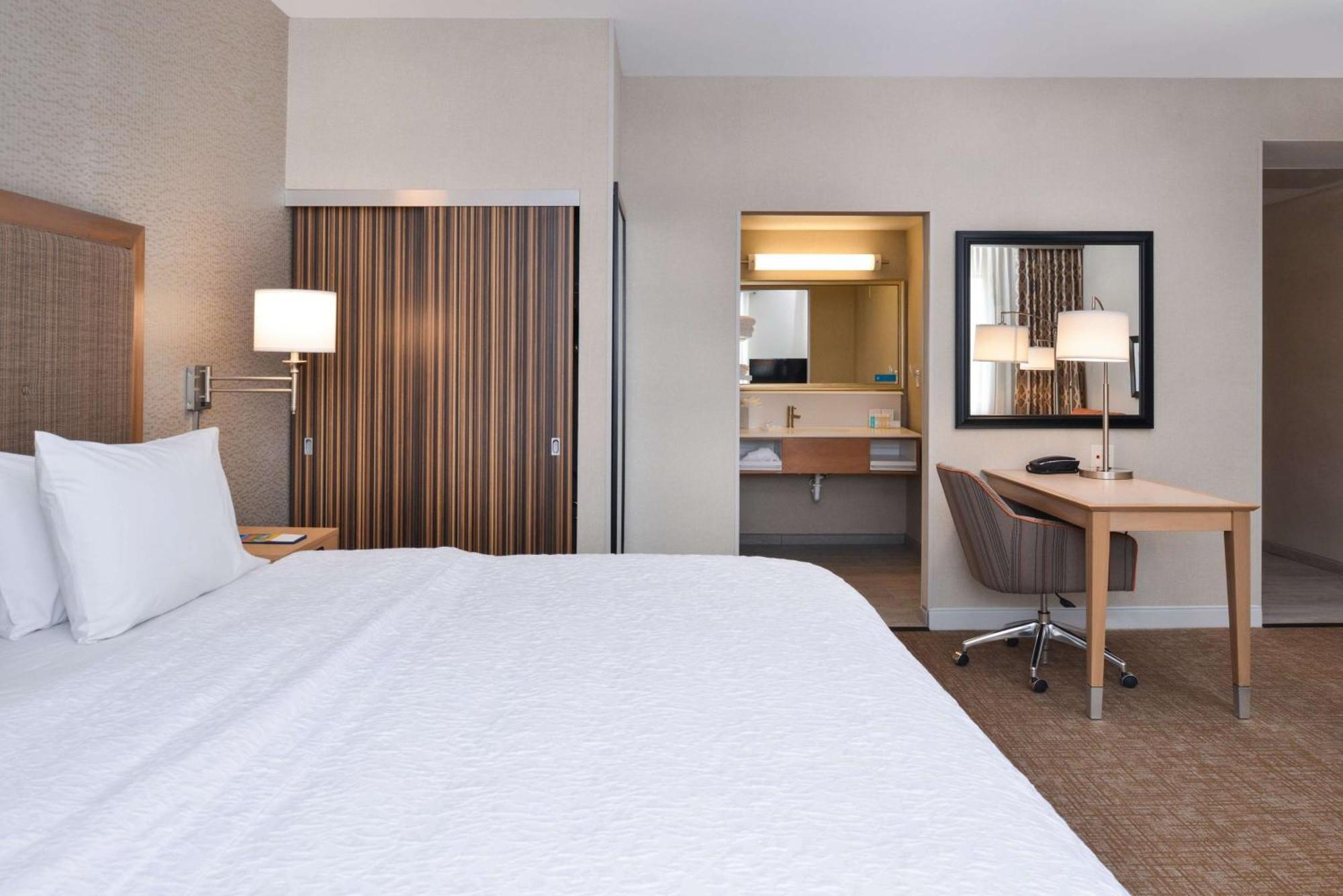 Hampton Inn & Suites Denver-Speer Boulevard Exterior photo
