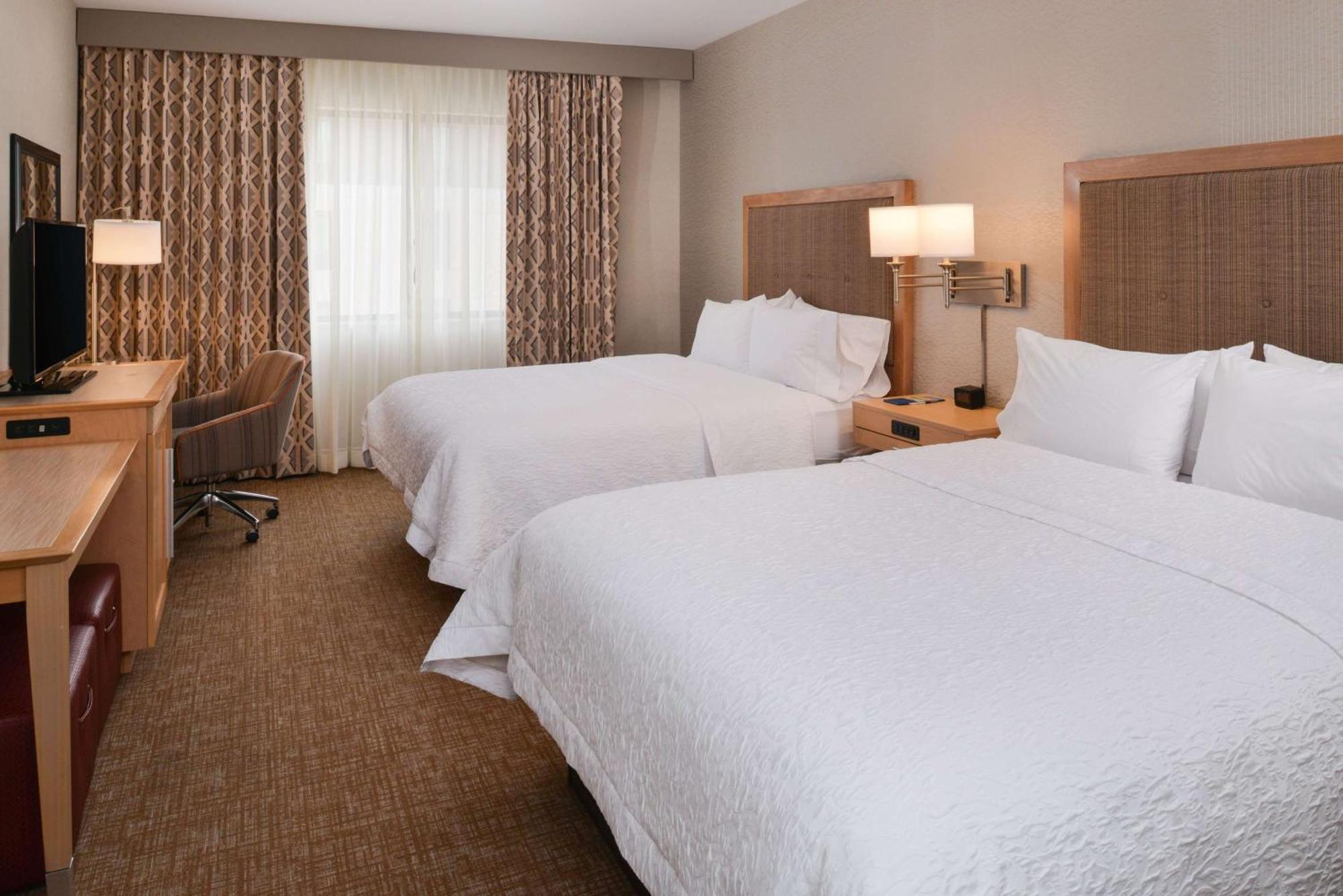 Hampton Inn & Suites Denver-Speer Boulevard Exterior photo