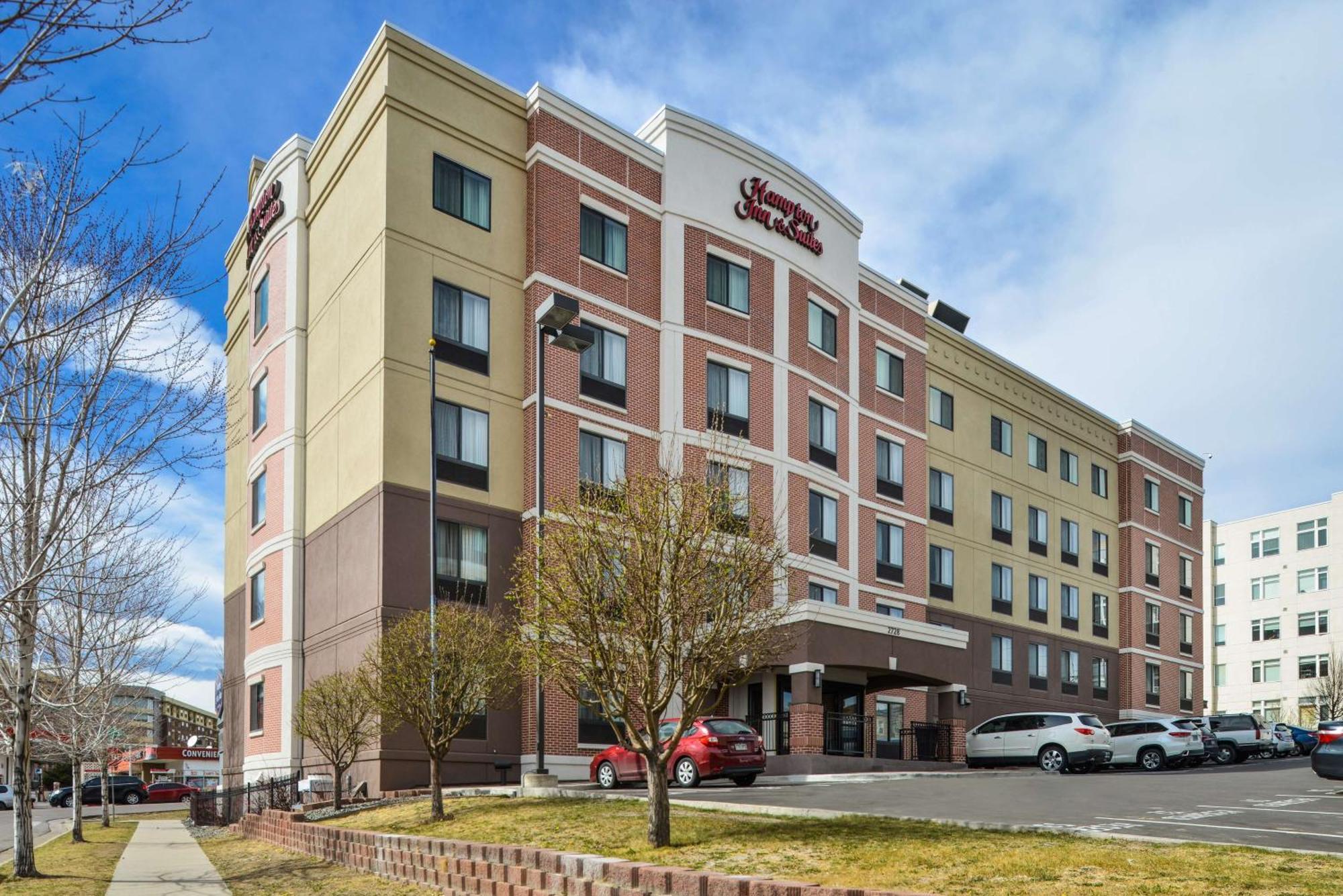 Hampton Inn & Suites Denver-Speer Boulevard Exterior photo