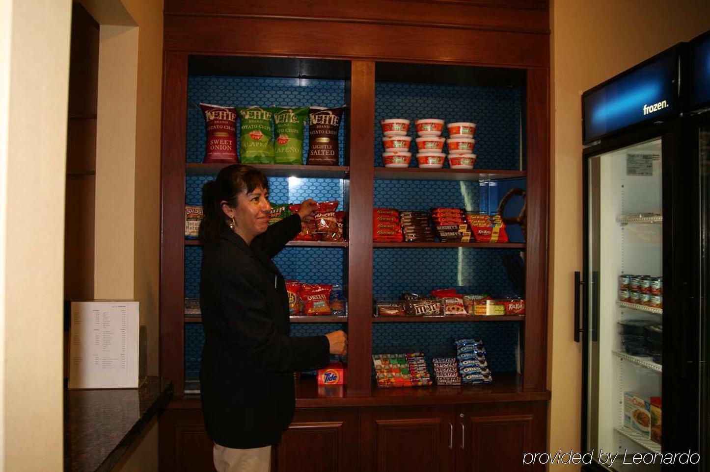 Hampton Inn & Suites Denver-Speer Boulevard Restaurant photo