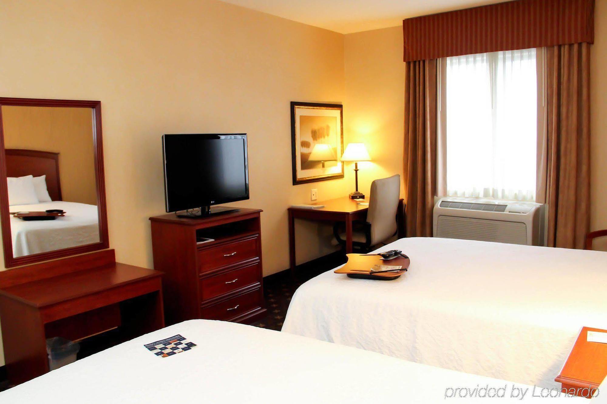 Hampton Inn & Suites Denver-Speer Boulevard Exterior photo