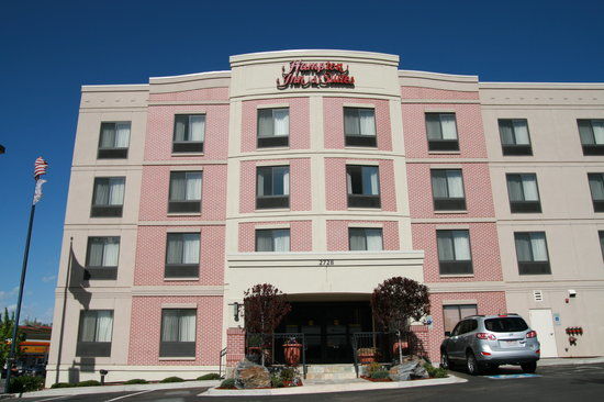 Hampton Inn & Suites Denver-Speer Boulevard Exterior photo